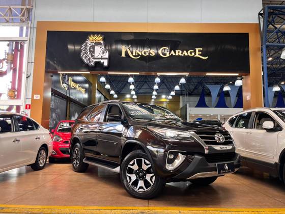TOYOTA HILUX SW4 2.8 SRX DIAMOND 4X4 7 LUGARES 16V TURBO INTERCOOLER DIESEL 4P AUTOMÁTICO